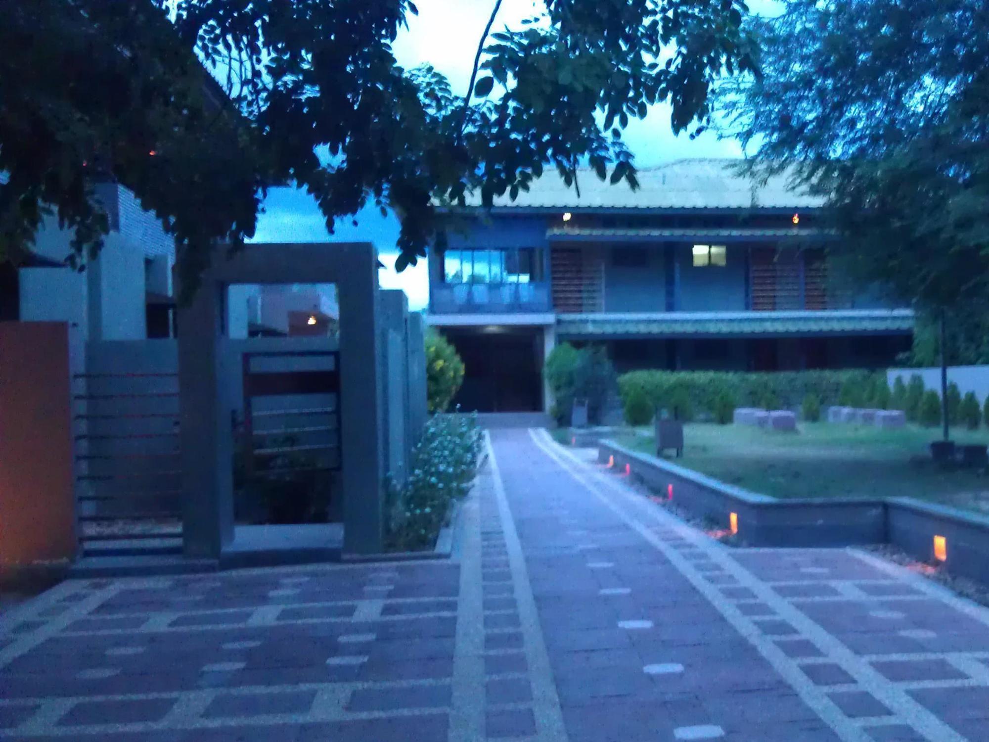 Kumudara Hotel Баган Екстериор снимка